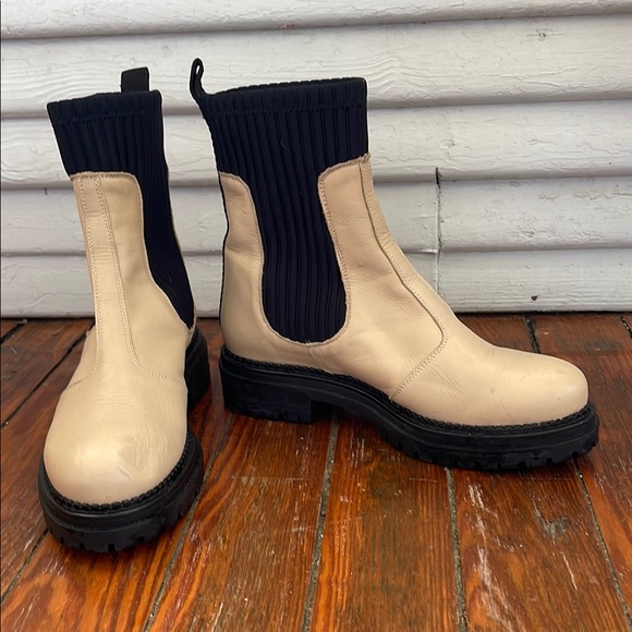 Stylish Women's Beige and Black Ankle Boots - Picture 1 of 7